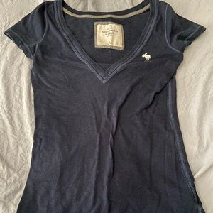 Abercrombie & Fitch v-neck shirt! size:small
